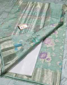 Exquisito Saree Banarasi Meenakari Hecho a Mano con Tela de Seda Chinya Pura, Diseño Floral Pastel Tradicional, Trabajo Jaal de Primera Calidad - Product Image 4