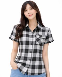 Camisa a cuadros negra y blanca personalizada para mujer, de manga corta, con botones, informal, ligera, transpirable, con bolsillo. - Product Image 1