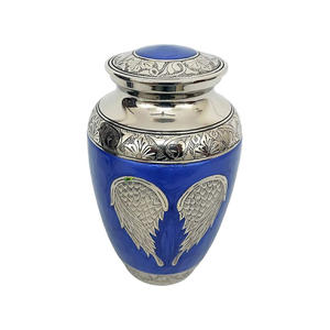 Urna Funeraria Tradicional de Latón con Patrón Grabado a Mano, Urna Conmemorativa para Cenizas - Product Image 3