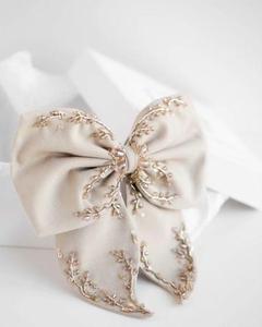 Élastique à cheveux en soie brodée rouge de luxe avec nœud, accessoire de mariage élégant et écologique - Product Image 3