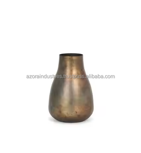 Florero de metal de estilo antiguo decorativo hecho a mano para decoración del hogar, mesa y oficina, detalles interiores de Azora Industries - Product Image 4