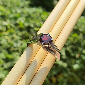 แหวนหมั้นโกเมนแบบดั้งเดิมของผู้ชายเครื่องประดับ925เงินแท้เครื่องประดับโกเมนทรงกลมเครื่องประดับสำหรับงานแต่งงานขายส่ง - Product Image 4