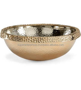 Bol de service traditionnel en laiton poli pour les réunions familiales festives avec finition artisanale décorative - Product Image 1