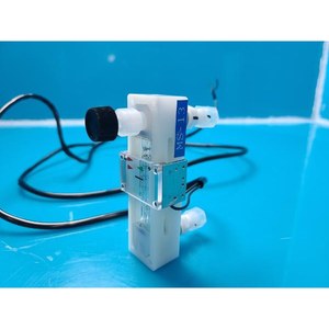 Capteur de mesure de débit TOKYO KEISO F04-1065434 (30~300 L/Min) – Pièce détachée d'équipement semi-conducteur d'occasion - Product Image 4
