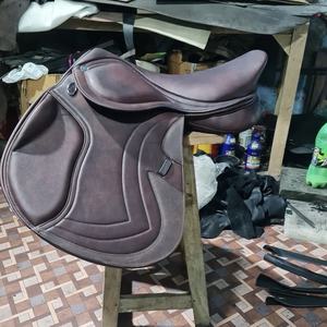 Silla de Montar Inglesa de Cuero Genuino de Último Diseño 2G, Cómoda y Resistente, con Armazón de Plástico, Personalizada para Equitación - Product Image 2