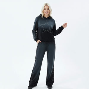 ชุดวอร์มประดับคริสตัลแบบซันเฟดสุดเทรนดี้ ดีไซน์พรีเมียม ผ้าคุณภาพสูง เหมาะสำหรับใส่ลำลองหรือสตรีทแวร์ สำหรับทุกเพศ - Product Image 3