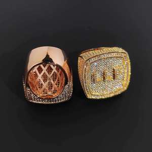 Anillo de Moissanita de Primera Calidad con Plata de Ley 925 y Piedras con Claridad VVS para Fiestas, Bodas y Uso Diario - Product Image 1