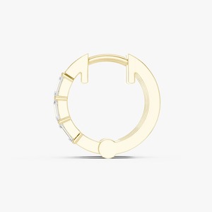 Pendientes de Aro Huggie de Oro Amarillo de 9K con Diamante Cultivado en Laboratorio de Corte Esmeralda de 0.34CT, Joyería Fina Personalizada OEM al por Mayor - Product Image 2
