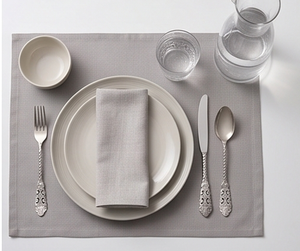 Cuillères de service vintage plaquées argent avec long manche, finition miroir, design gravé, parfaits pour la vaisselle de mariage et l'utilisation sur table. - Product Image 6