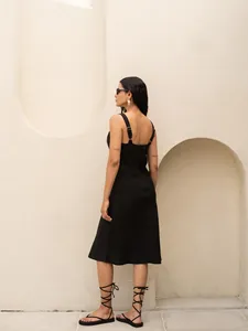 Robe midi bohème noire en coton et lin pour femme, col en V, sans manches, bretelles réglables, coupe ajustée, robe décontractée - Product Image 4