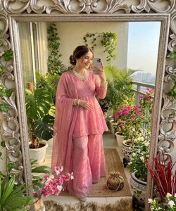 เสื้อผ้าพื้นเมืองสีชมพูสำหรับเด็กเสื้อผ้าแบบเรียบทำจากผ้าไหมกรุบกรอบ - Product Image 1