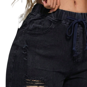 Shorts de mezclilla negros casuales para mujer, corte ajustado elástico a la cintura, con cordón, rasgados, desgastados, con dobladillo sin rematar, estilo streetwear, vaqueros de moda - Product Image 3