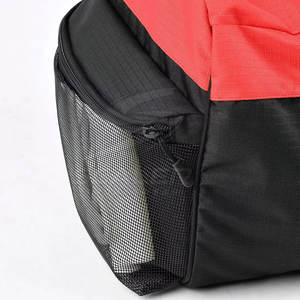Bolsa deportiva ligera diseñada para un transporte cómodo, empaque flexible y fácil transporte para viajes, gimnasio y deportes. - Product Image 6