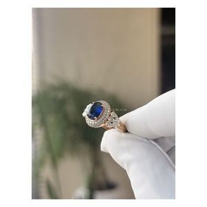 Elegante Anillo de Halo con Diamante Cultivado en Laboratorio de Corte Ovalado de 0.75 Ct, Joyería de Compromiso con Diseño Floral Vintage para Mujer en Oro Sólido de 14 Quilates - Product Image 4