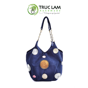 Sac en daim fait main Truc Lam avec poignée en chaîne de cuivre et motifs de perles de verre cousus à la main, sac de voyage à motif personnalisé - Product Image 2