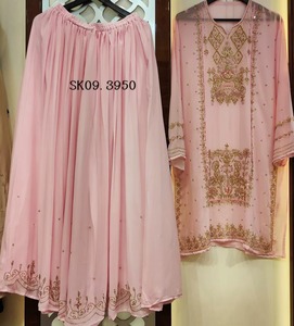 Costumes modernes de créateur en soie et organza non cousus, brodés à la main, numéro de modèle fantaisie, fête de mariage indienne pakistanaise, longue longueur - Product Image 3