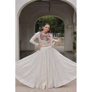 ชุดผ้ากาวน์ & ผ้า reyon WORK14กก. พร้อมด้ายปักลาย kutchi gamthi ทำงานขนาด L (เย็บ40นิ้ว) - Product Image 1