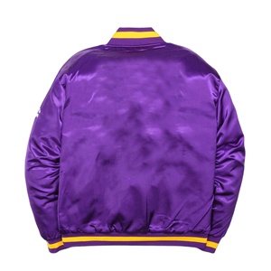 เสื้อแจ็คเก็ตเบสบอลแบบวาร์ซิตี้ผ้าซาตินสำหรับฤดูหนาว ปักโลโก้ได้ตามต้องการ ผลิตจากโพลีเอสเตอร์ 100% คุณภาพสูง กันน้ำ กันลม - Product Image 2