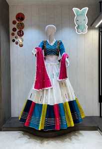 Lehenga Choli de Rayón y Algodón con Bordado Aari, Dupatta y Blusa Elegante, Colección para el Festival Navratri - Product Image 2