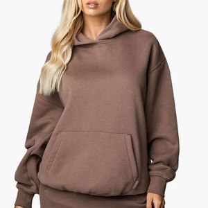 Sudaderas con capucha elegantes para mujer con diseño de bolsillo frontal que ofrece comodidad y calidez para la moda urbana de invierno y un estilo relajado para el día a día. - Product Image 1