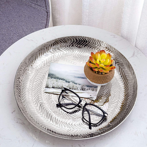 Plato Decorativo de Metal Plateado de Diseño Moderno y Lujoso para Mesa de Comedor y Centro de Mesa, Hecho en India a Precio de Mayoreo - Product Image 4