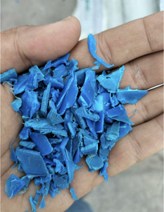 Residuos de bidones de HDPE de alta calidad, suministro a granel, exportación al por mayor, distribuidor, PLÁSTICO HDPE LISTO PARA EXPORTAR - Product Image 1