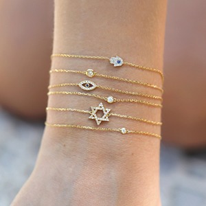 Pulsera de Diamantes con Amuleto de la Suerte, Oro de 14K, Joyería Minimalista y Elegante, Regalo Personalizado para Mujer, Cumpleaños, Aniversario, Uso Diario - Product Image 5