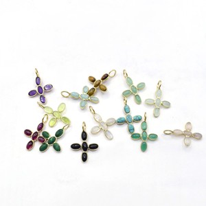 Pendentif croix œil de tigre fait main, plaqué or, avec pierre précieuse ovale et cinq pierres serties, bijou spirituel minimaliste, cadeau pour femme - Product Image 6