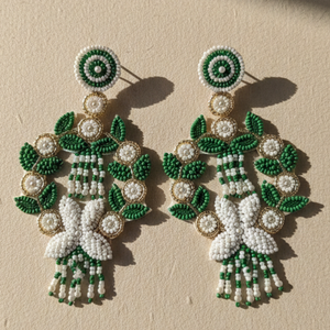 Boucles d'oreilles pendantes florales perlées, bijoux de mariage vintage en alliage de perles pour femme, vert et blanc - Product Image 1