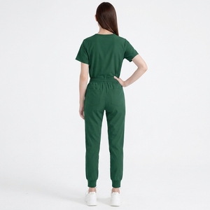 Tenue Médicale de Qualité : Ensemble Moderne de Vêtements de Travail pour le Secteur de la Santé, Conçu pour un Usage Quotidien en Hôpital et en Clinique - Product Image 2