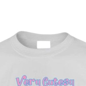เสื้อยืดคอกลมแขนสั้นสีขาวสำหรับวัยรุ่นพร้อมดีไซน์กราฟิกสำหรับใส่ไปโรงเรียนทุกวัน สวมใส่สบาย - Product Image 2