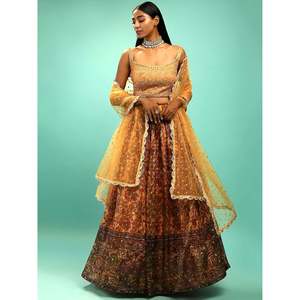 Ensemble Lehenga Choli imprimé jaune pour femmes grandes tailles, idéal pour les fiançailles - Product Image 2