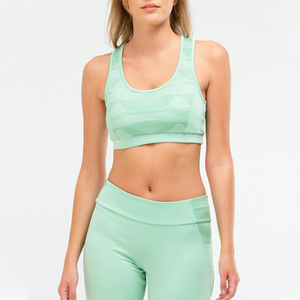 Ensemble Athlétique Personnalisé Solide, Respirant et Écologique pour Femme : Leggings Extensibles Taille Haute et Débardeur Court Assorti pour le Fitness - Product Image 5