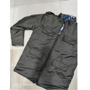 Veste coupe-vent à capuche très demandée pour l'extérieur, résistante au vent et à séchage rapide, pour une utilisation en toutes saisons, en vente - Product Image 2