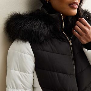 Veste matelassée pour femme tendance avec col en fourrure, manteau d'hiver chaud surdimensionné, long manteau matelassé à capuche, fournisseur OEM - Product Image 5