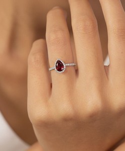 Bague Halo en Or Massif 14K avec Pierre Précieuse Grenat Rouge Poire Moissanite, Bijou Classique de Fiançailles, Cadeau Idéal pour les Couples - Product Image 4