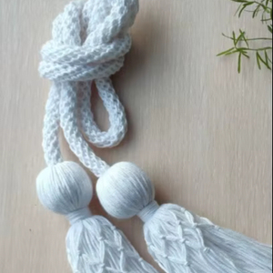 Attaches de rideaux longues en coton avec pompons, couleur personnalisée, style farmhouse, idées cadeaux de pendaison de crémaillère, décoration bohème pour la maison, supports de rideaux - Product Image 1