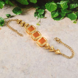Bracelet ajustable en laiton plaqué or avec pierres précieuses en verre, charme vintage, bijoux de mode unisexe, cadeau du Rajasthan par Rafay Gemstone - Product Image 2