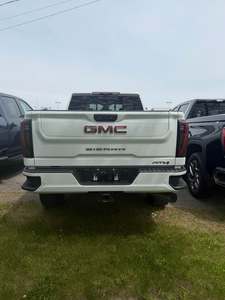 GMC Sierra 3500HD AT4 Diésel Usada 2025 con 3 Años de Garantía OEM DIY - Product Image 2