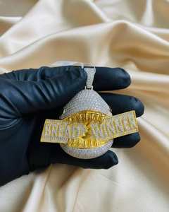 Placa con Nombre Personalizada de Moissanita en Forma de Cara de Tiburón con Plata 925 y Baño de Oro, Joyería Fina, Colgantes y Dijes - Product Image 5