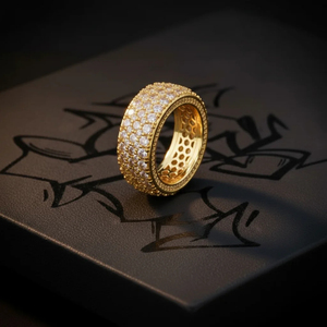 Anillo de diamantes cultivados en laboratorio de varias filas anchas con incrustaciones de oro rosa, banda llamativa y espectacular en oro amarillo. - Product Image 2