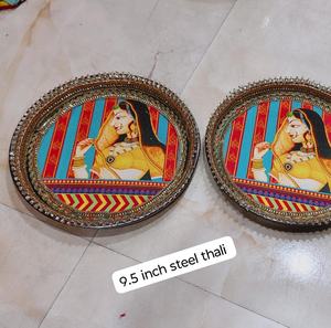 Plateau décoratif traditionnel artisanal en acier Shubh Vivah du Rajasthan avec motifs et dentelle Gota Patti - Product Image 1