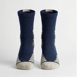 ถุงเท้ากีฬาแบบเสริมประสิทธิภาพ ระบายอากาศได้ดี ซับแรงกระแทก เหมาะสำหรับวิ่ง ออกกำลังกาย เล่นกีฬา  ออกแบบพิเศษเพื่อการสวมใส่ที่กระชับ - Product Image 1