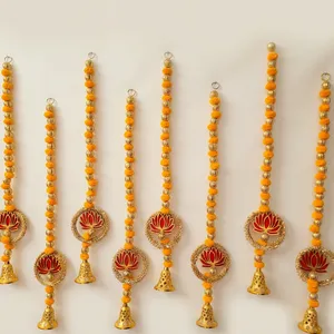 Guirnalda Colgante de Flores con Cuentas Naranjas y Campanas Doradas, Decoración Tradicional para Escaleras en Diwali - Product Image 2