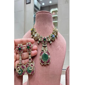 Magnifique ensemble collier et boucles d'oreilles en laiton plaqué or de qualité supérieure avec moissanite pour femme, idéal pour mariage, fête ou collection de cadeaux - Product Image 1