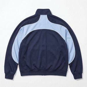 Chaqueta deportiva con paneles en azul marino y azul claro — Ribete blanco, cuello alto con cremallera completa |   Ropa Deportiva Premium OEM / Marca Privada - Product Image 2