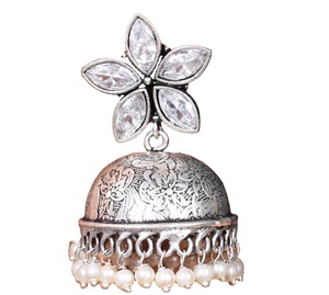 ARTS JEWELS Pendientes Jhumka Florales Bohemios Tradicionales de Latón con Baño de Plata Antigua, Engaste de Bisel con Pedrería y Perlas Colgantes para Mujer - Product Image 1