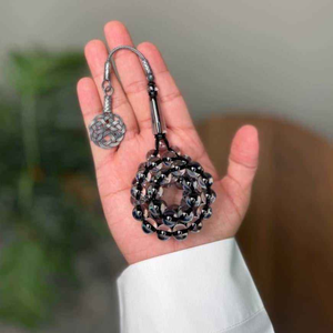 Tasbih de Resina Hecho a Mano para Hombres y Mujeres Musulmanes con un Elegante Diseño de Inspiración Islámica, Cuentas de Oración de Resina Hechas a Mano Exclusivas con Premi - Product Image 1