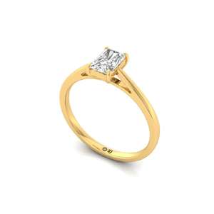 Bague solitaire en diamant de laboratoire taille radiant en argent sterling 925 avec finition plaquée or pour femme - Product Image 2