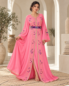 Caftan marocain rose poudré avec manches longues respirantes et ceinture géométrique pour les occasions de fête - Product Image 6